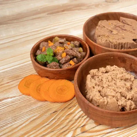 Assorted wet cat food